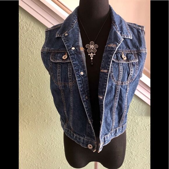 Cute sleeveless jeans vest by Express jeans - Picture 1 of 2
